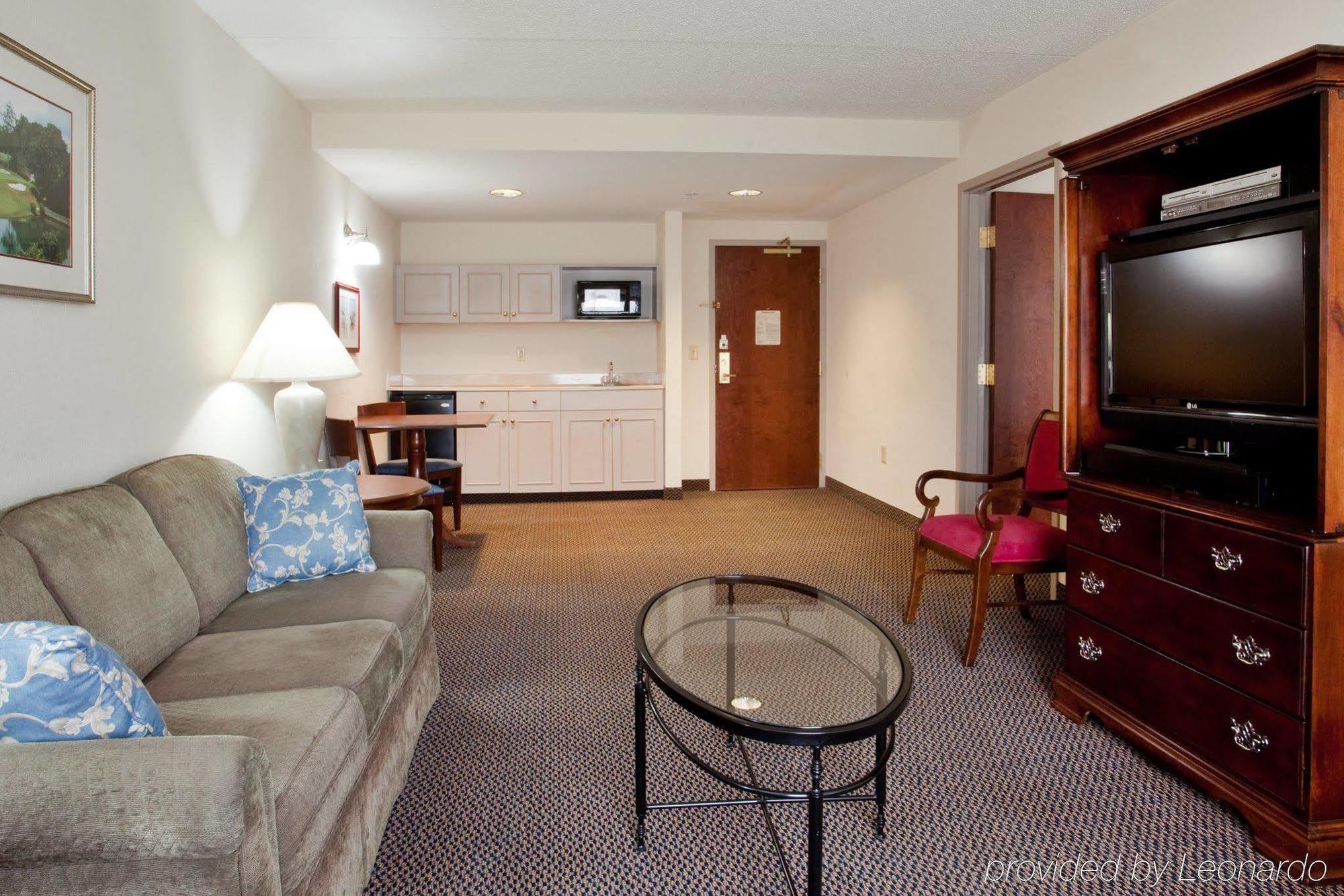 Holiday Inn Express & Suites Newport News, An Ihg Hotel Екстериор снимка