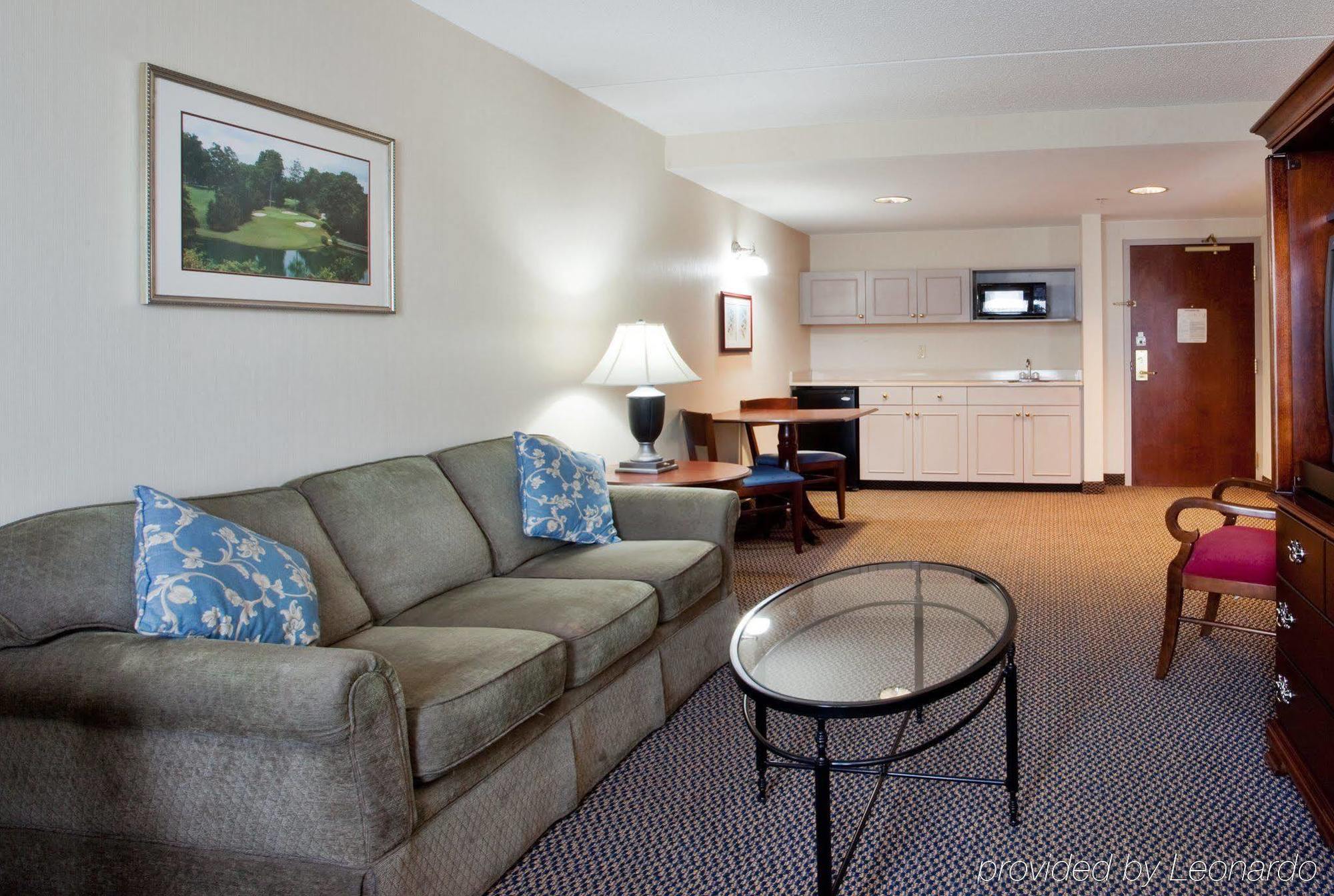 Holiday Inn Express & Suites Newport News, An Ihg Hotel Екстериор снимка